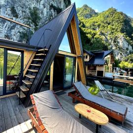 Splav Horizont, hotel a Gaočići