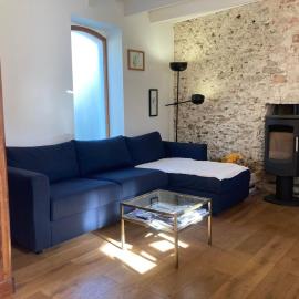 Maison rénovée avec jardin et Wi-Fi à Locmaria - FR-1-418-245, hotel u gradu Locmaria