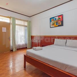 Seruni Guest House Near Alun Alun Lembang Mitra RedDoorz, хотел в Лембанг