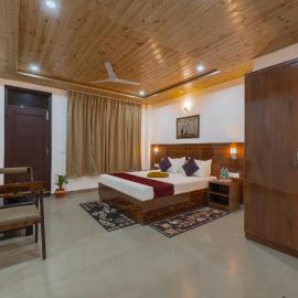 Sunset Vibes! Near Mall Road Kasauli by Alluring North, hotel din Kasauli