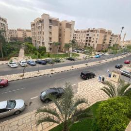 شقة مفروشةومريحةفي مدينتي قريبة من كل الخدمات والحركة, hotel di Madinaty