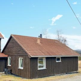 Stunning Apartment In Eidsvåg I Romsdal, hotel a Toven