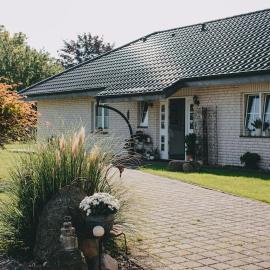 Bungalow mit Basketballplatz、レムゴのホテル