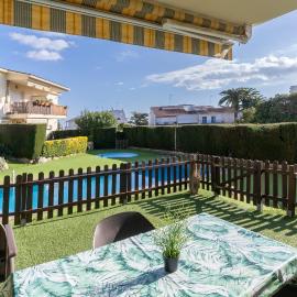Apartamento Laura Mar con piscina en La Fosca, hotel Palamósban