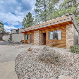5 Mi to Alto Lake! Pet-Friendly Ruidoso Studio, hotel in Ruidoso