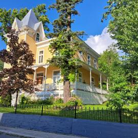 Gîte au Charme Victorien, khách sạn ở Beauceville
