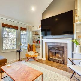 Modern Townhome w/ Hot Tub: 10 Mi to Snowbird!, hotel in Cottonwood Heights