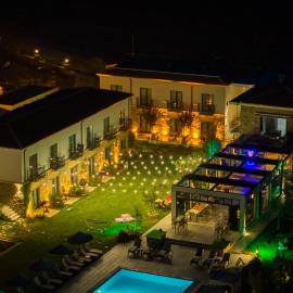 Kotinos Beach Hotel، فندق في غوكجيادا