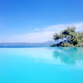 12 Gods Resort, готель у місті Пілос