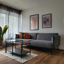 Living Flat, eine Wohnung mit zwei Schlafzimmern und Balkon