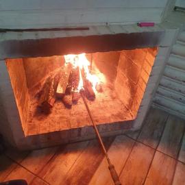 CHALÉ ALPINO RAIZ TODO MOBILIADO COM 2 QUARTOS COZINHA SALA BANHEIRO NATUREZA 2 KM centro de Canela rs, hotel in Canela