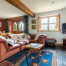 HIGH TREES BYRE - Two bed Cottage with Log Burner & Incredible Views, Hotel in Workington