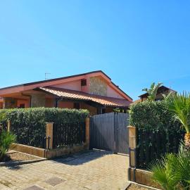 Costa Mediterranea Holiday Homes, hotel di Campofelice di Roccella