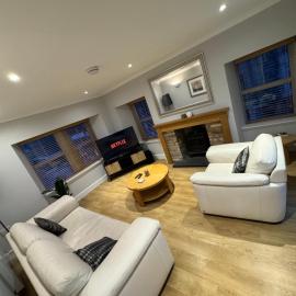 Spacious 2BR Apartment - Sleeps 4 - Parking & Pets - Coast Serviced Apartments - Enquire for Trade & Long stays, hotel in Wick