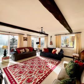 Eclectic Hilltop House - Panoramic Views of the South Downs, hotel in Fernhurst
