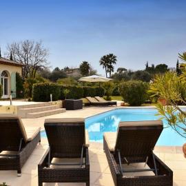 Exclusive Luxury Villa in Valbonne, hotell i Châteauneuf