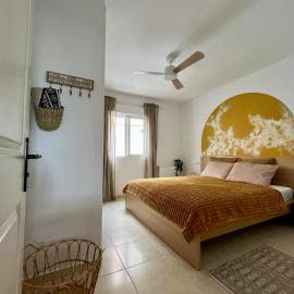 Cozy two-bedrooms apartment with big terrace and ocean view - by TENERIFEHINTS, hotel in Chayofa