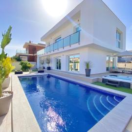 Casa Bella ~ Luxurious Villa in Alicante, hotel in Gran Alacant