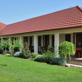 Néró Apartman, hotel v Veľkém Mederu