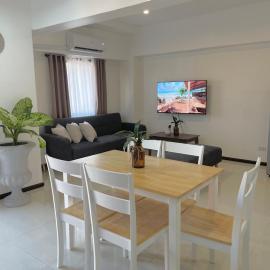 Airport Layover Loft Condo by A&C, hotel a Pusok