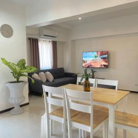 Mactan Airport Affordable Cozy Loft Condo by A&C, hotel u gradu Pusok