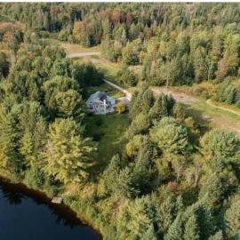 Lovely Muskoka Waterfront Cottage-Hot tub & Sauna!, hotel en Bracebridge