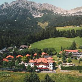 Hotel Leitenhof 4 Sterne Superior, hotelli kohteessa Scheffau am Wilden Kaiser