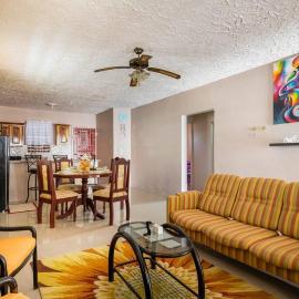 Fully AC 2BR, 5 mins from Ian Fleming Int Airport: Boscobel şehrinde bir otel