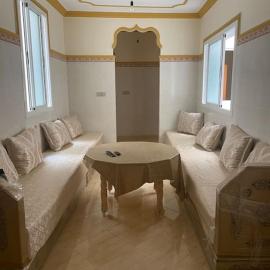 Een familie appartement in Bni Bouayach, hotel v destinácii Aït Farts