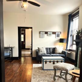 2nd floor cozy, central spot, pets welcome، فندق في Soulard