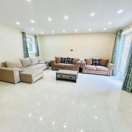 2 Bedroom Flat or Appartment near Heathrow with Garden