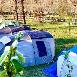 Kamping Lakoza: Rrëshen şehrinde bir otel