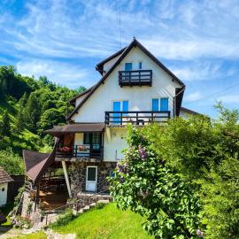 Casa TOR - Moieciu de Jos, hotel u gradu Moječu de Jos