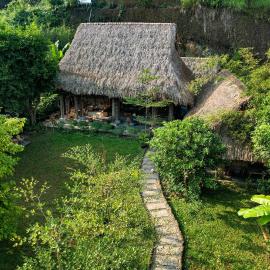 Dinh Gia Trang - Homestay & Coffee، فندق في Yên Bái