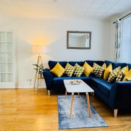 "The Cromwell" I Contractor's Haven Borehamwood I 3 - 6 Beds I Free Parking, Netflix & Sky Sports, hotel a Borehamwood