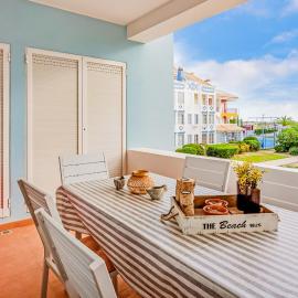 Golden 1 BDR Flat W/ Balcony & Pool by LovelyStay, hotel em Cabanas de Tavira