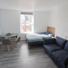 Spacious 1 Bedroom Central Flat, hotel u gradu Lemington Spa