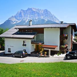 Haus Bergfrieden, hotel in Lermoos