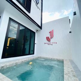 J Jacuzzi Villa Ranong, готель у місті Ранонг