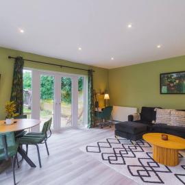 Wellness Escape by River, Sauna, Heated Pool, Hot Tub, hotel a Windsor