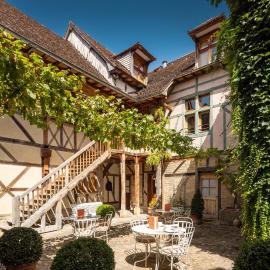 Le Champ des Oiseaux Hôtel & Spa، فندق في تروي