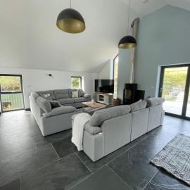 Gulland 4 Bed Sleeps 8 with Hot tub, hotel a Treknow