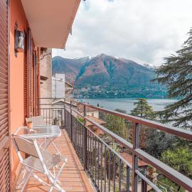 GuestHost - Maison Laghée-Bright Apt with balcony, Lake view!