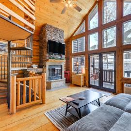Jackson Condo w/ Fireplace < Half Mi to Snow King!, hotel a Jackson