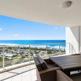 Sensational Ocean View 2 Bedroom Apartment, Hotel in Maroochydore