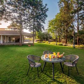 StayVista's Silver Grove - Serene Haven with Expansive Lawn & Terrace