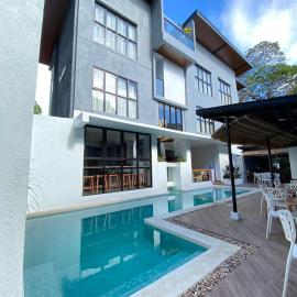 Acacia Garden Inn and Suites: Coron şehrinde bir otel