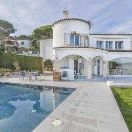Villa Saramel con vistas panorámicas al mar, hotel in Sant Antoni de Calonge