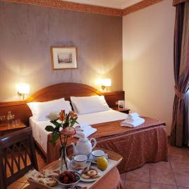 Hotel Squarciarelli, hotel Grottaferratában