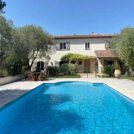 Maison avec piscine sur les hauteurs de Valbonne